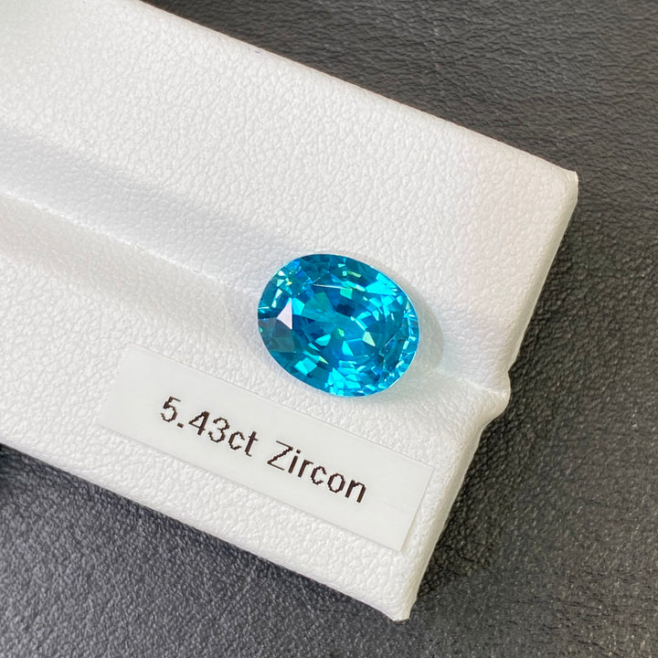 5.43ct 霓虹蓝风信子石天然锆石 裸石戒面