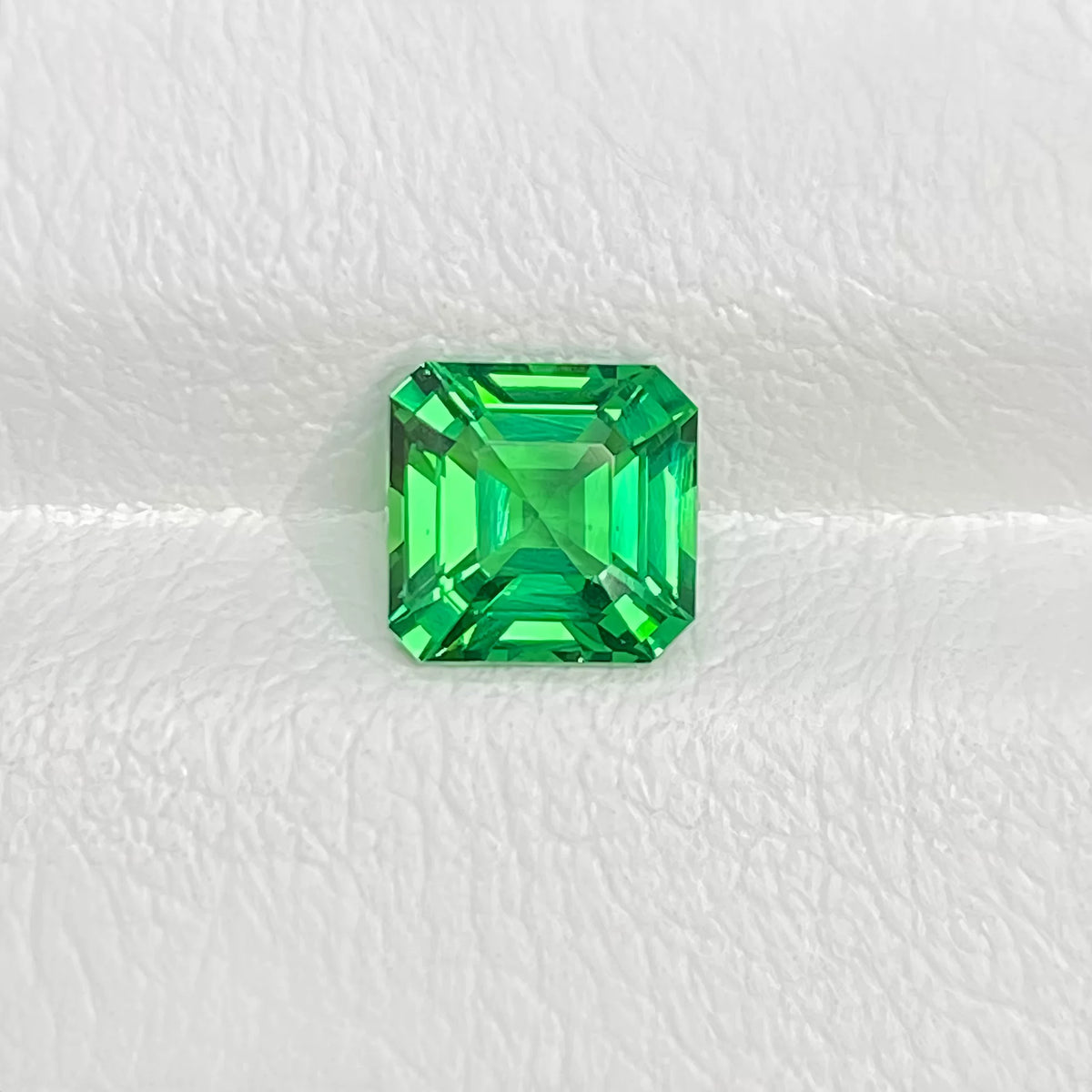 1.05ct 天然沙弗莱裸石 绿色宝石 明亮绿 纯净
