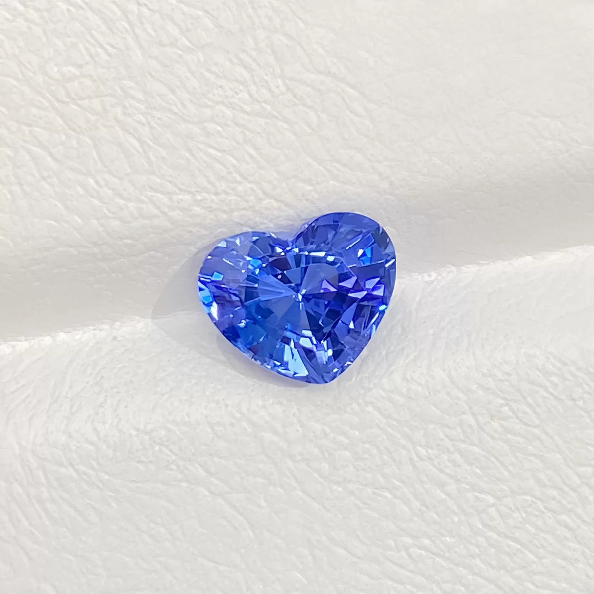 2.17ct 水滴矢车菊天然蓝宝石裸石 戒面 全净体 满火彩 Guild认证