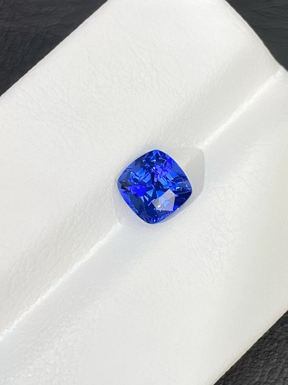 1.38ct 方形天然皇家蓝蓝宝石裸石 吉尔德VB评级