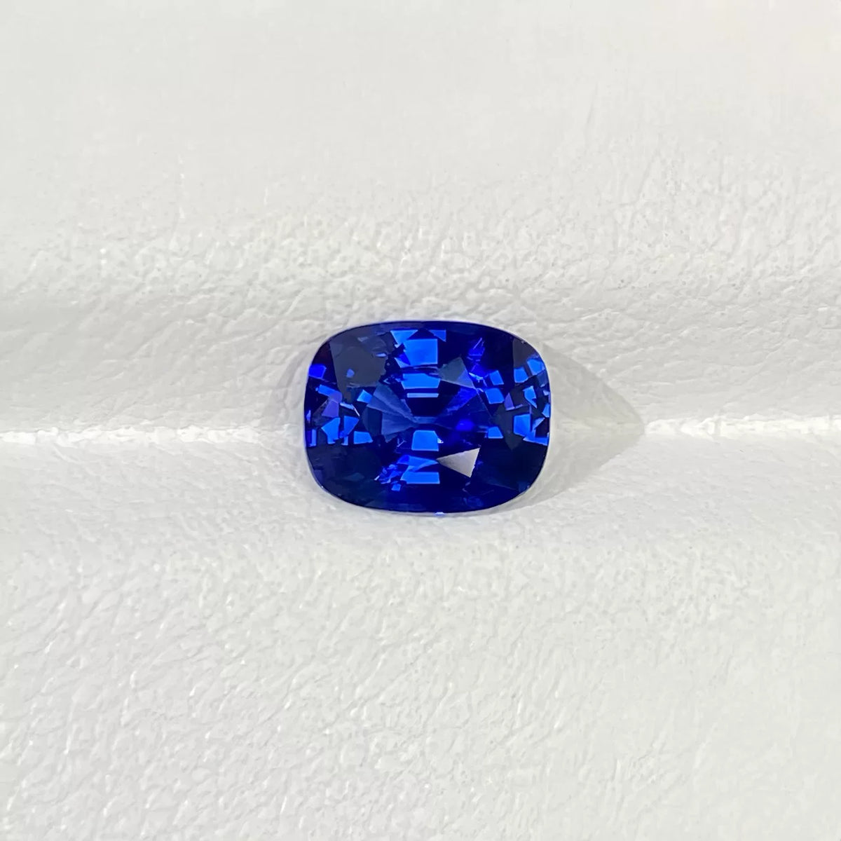 1.37ct 枕形天然皇家蓝蓝宝石裸石 VB评级 浓郁深邃蓝天然宝石