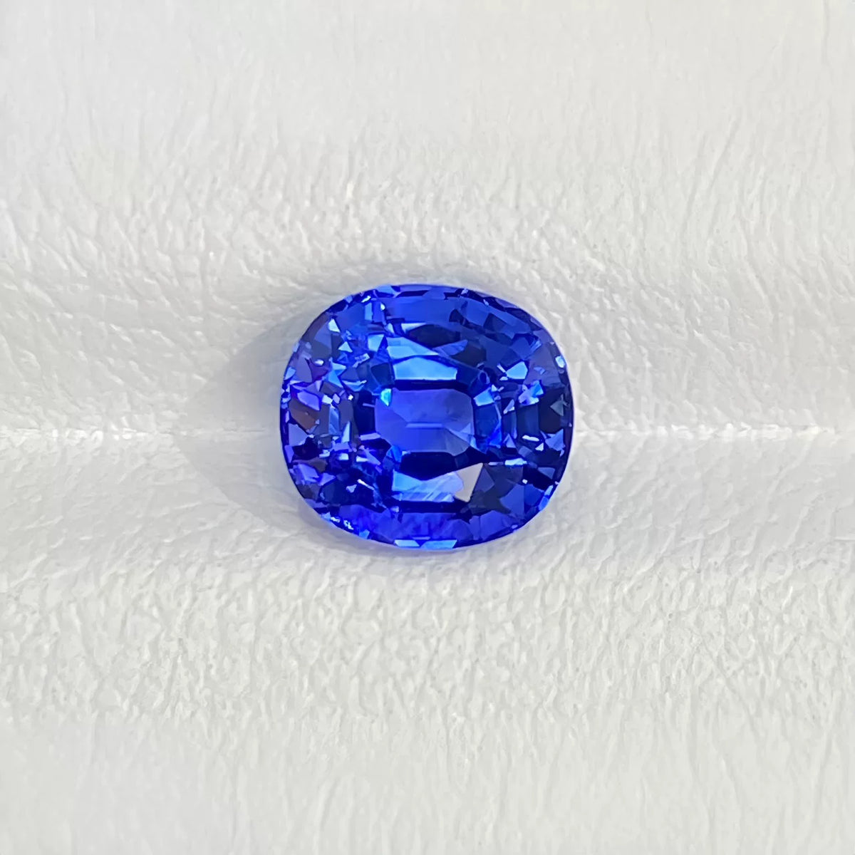 2.02ct 圆形天然矢车菊天然蓝宝石裸石 VB评级