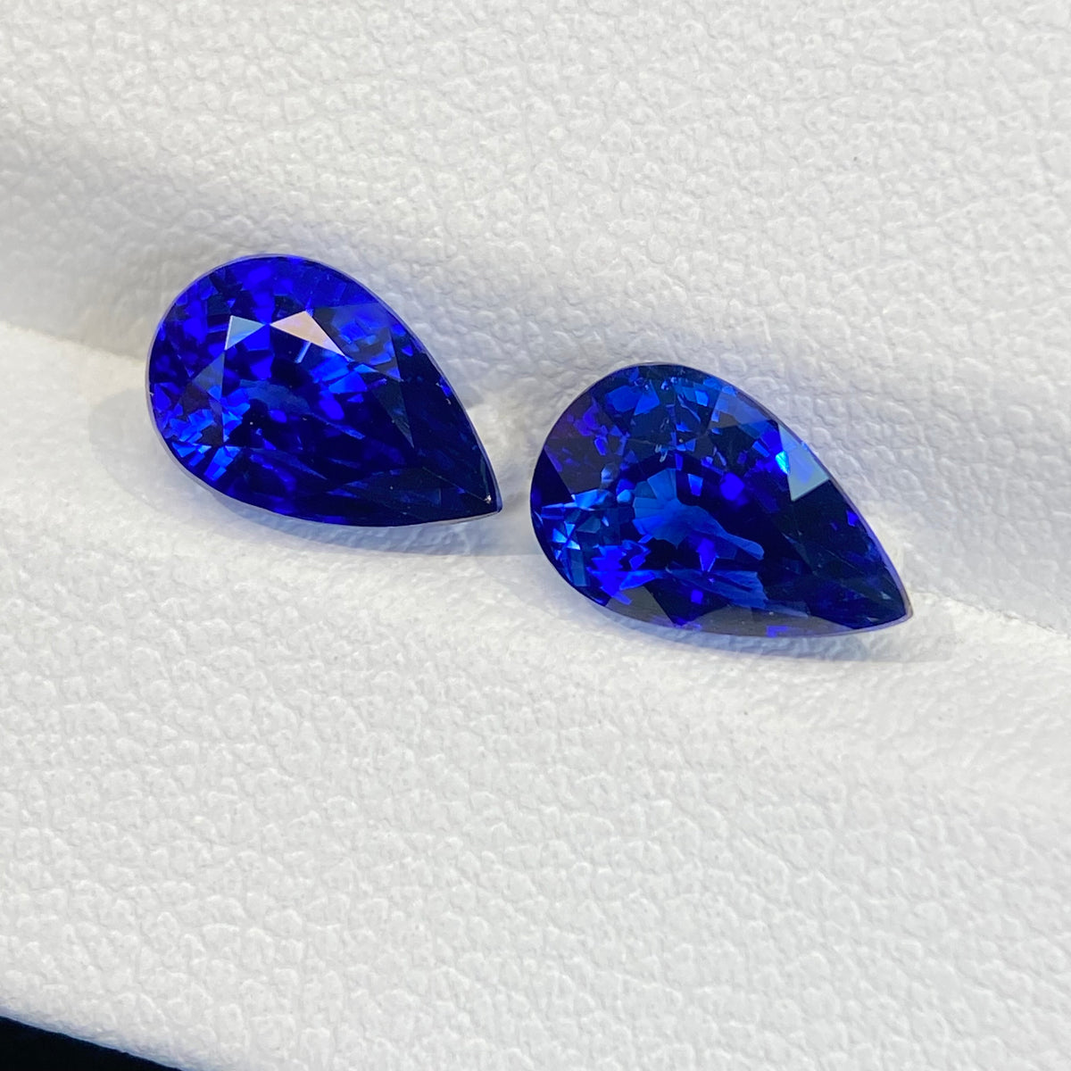4.27ct/2颗总重 2ct+2ct 水滴形配对皇家蓝蓝宝石 耳坠耳钉裸石
