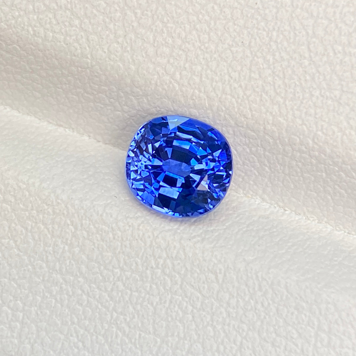 1.85ct 枕形 椭圆形 矢车菊 天然蓝宝石裸石 GUILD认证