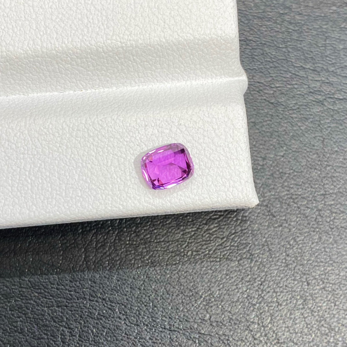 1.05ct 天然无烧紫色蓝宝石裸石戒面