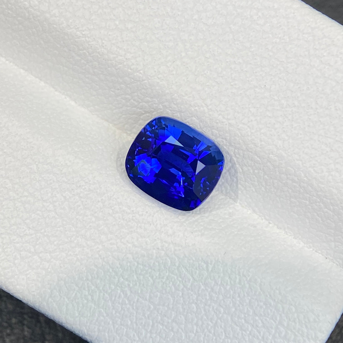 2.40ct 天然蓝宝石 色标皇家蓝 裸石 全干净 玻璃体  GUILD认证