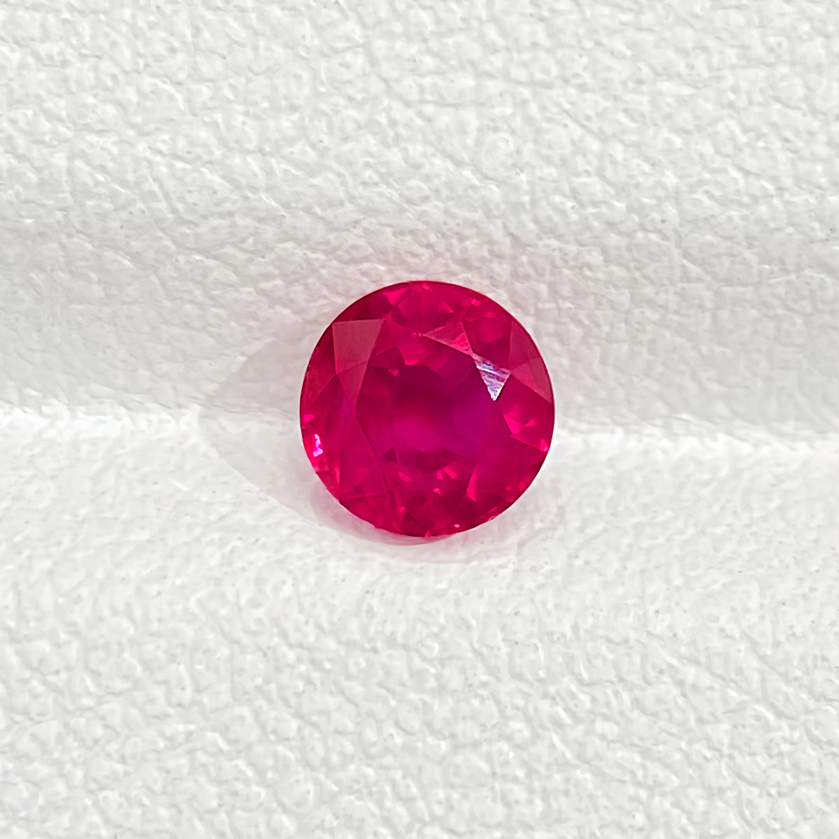 0.82ct  缅甸产地 天然正圆红宝石裸石 5mm GRC认证