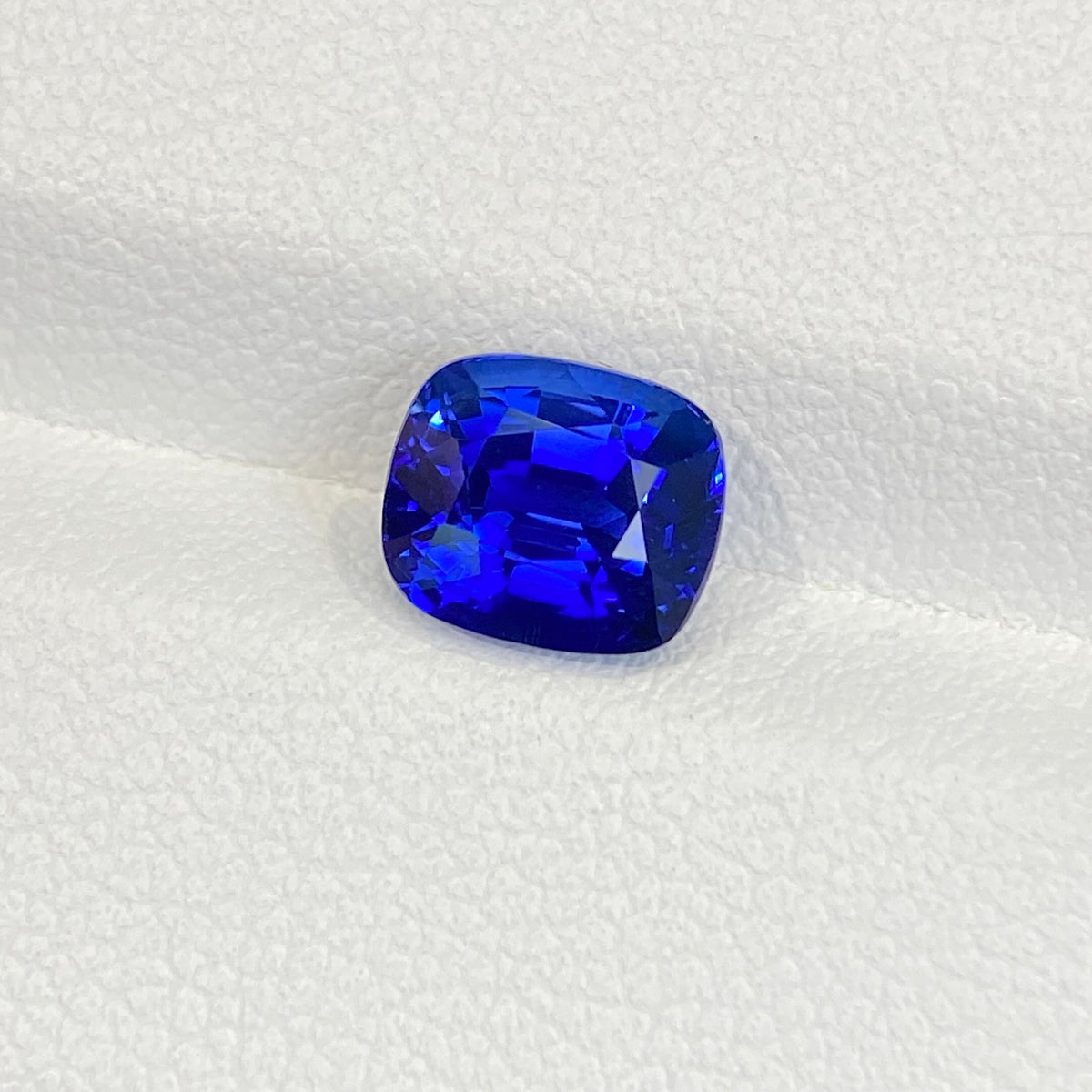2.40ct 天然蓝宝石 色标皇家蓝 裸石 全干净 玻璃体  GUILD认证