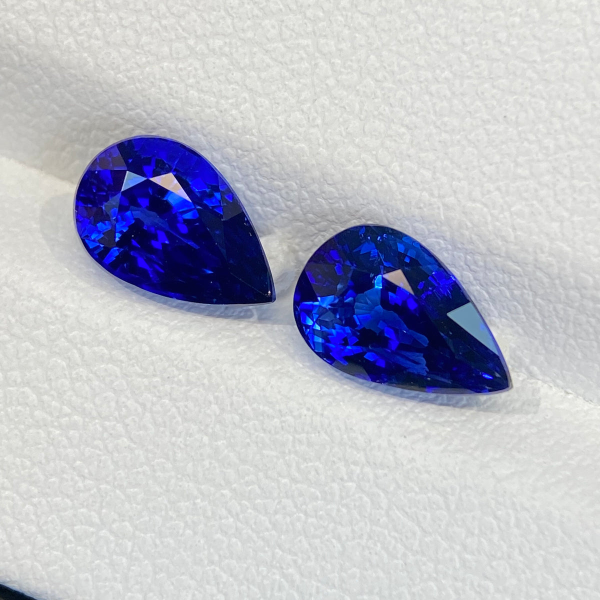 4.27ct/2颗总重 2ct+2ct 水滴形配对皇家蓝蓝宝石 耳坠耳钉裸石