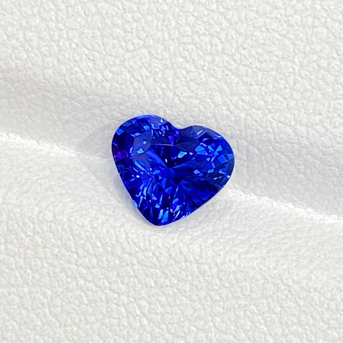 1.69ct 明亮皇家蓝 天然蓝宝石裸石 爱心形 全净体 Guild认证