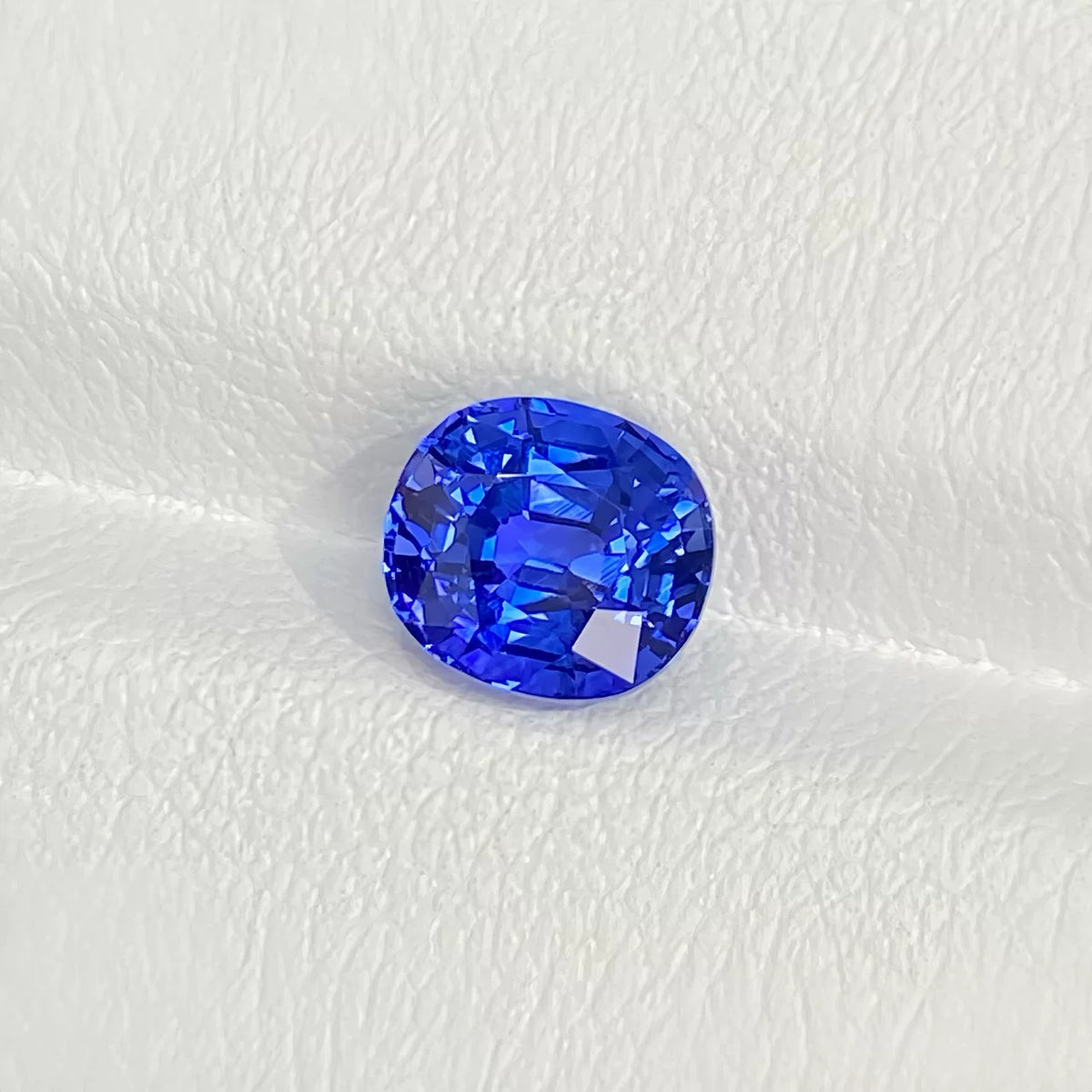2.02ct 圆形天然矢车菊天然蓝宝石裸石 VB评级