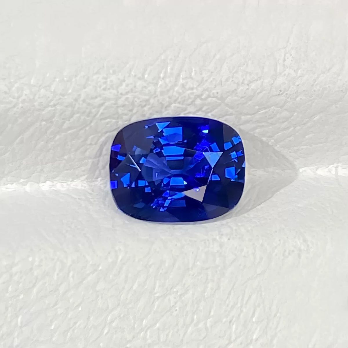 1.37ct 枕形天然皇家蓝蓝宝石裸石 VB评级 浓郁深邃蓝天然宝石