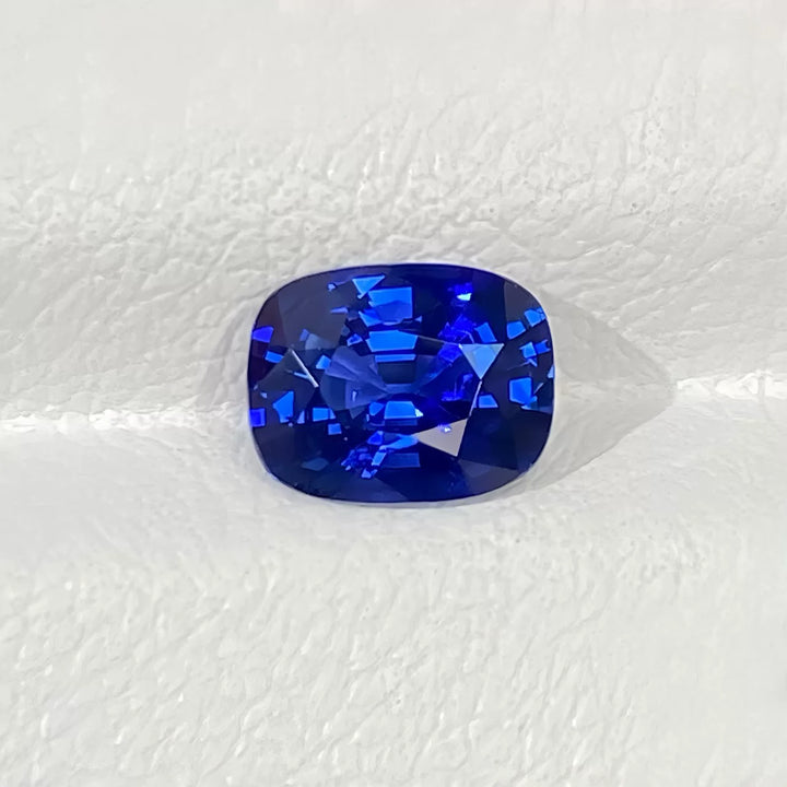1.37ct 枕形天然皇家蓝蓝宝石裸石 VB评级 浓郁深邃蓝天然宝石