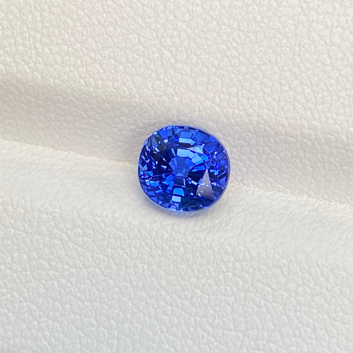 1.86ct 矢车菊 天然蓝宝石裸石 枕形椭圆形 全干净 GUILD认证