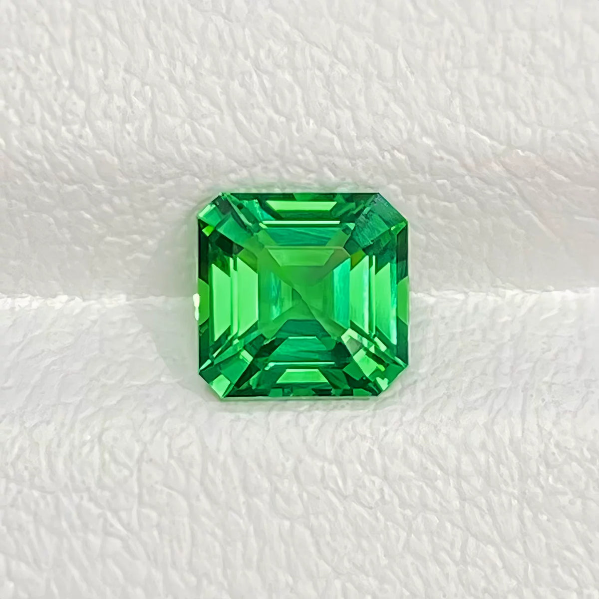 1.05ct 天然沙弗莱裸石 绿色宝石 明亮绿 纯净