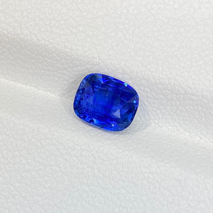 1.78ct 轻微丝绒感 矢车菊蓝宝石 有包裹体 瑕不掩瑜 颜色好