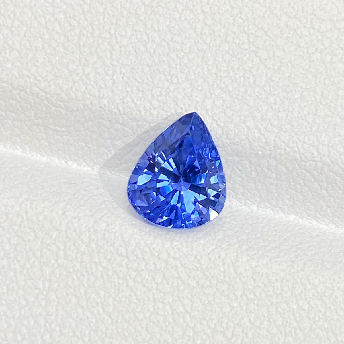 2.17ct 水滴矢车菊天然蓝宝石裸石 戒面 全净体 满火彩 Guild认证