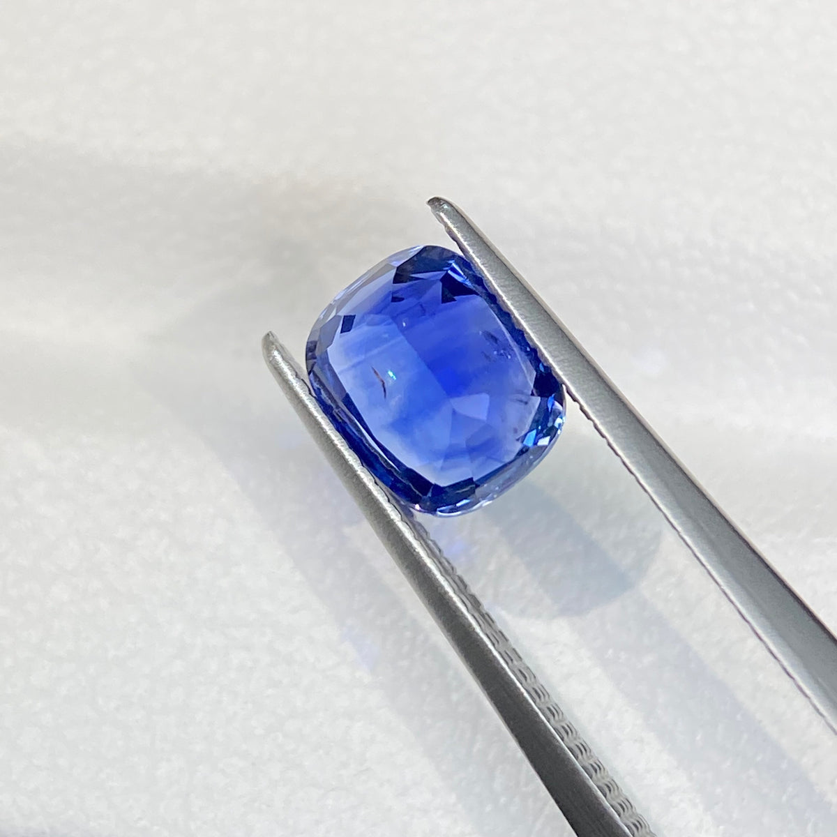 1.78ct 轻微丝绒感 矢车菊蓝宝石 有包裹体 瑕不掩瑜 颜色好