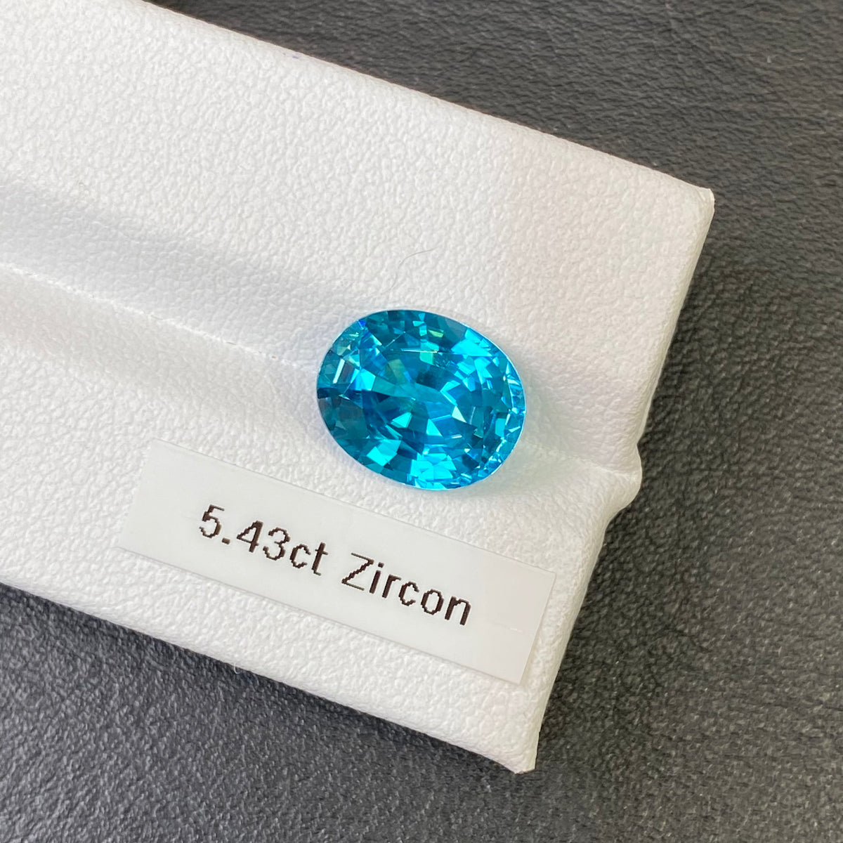 5.43ct 霓虹蓝风信子石天然锆石 裸石戒面