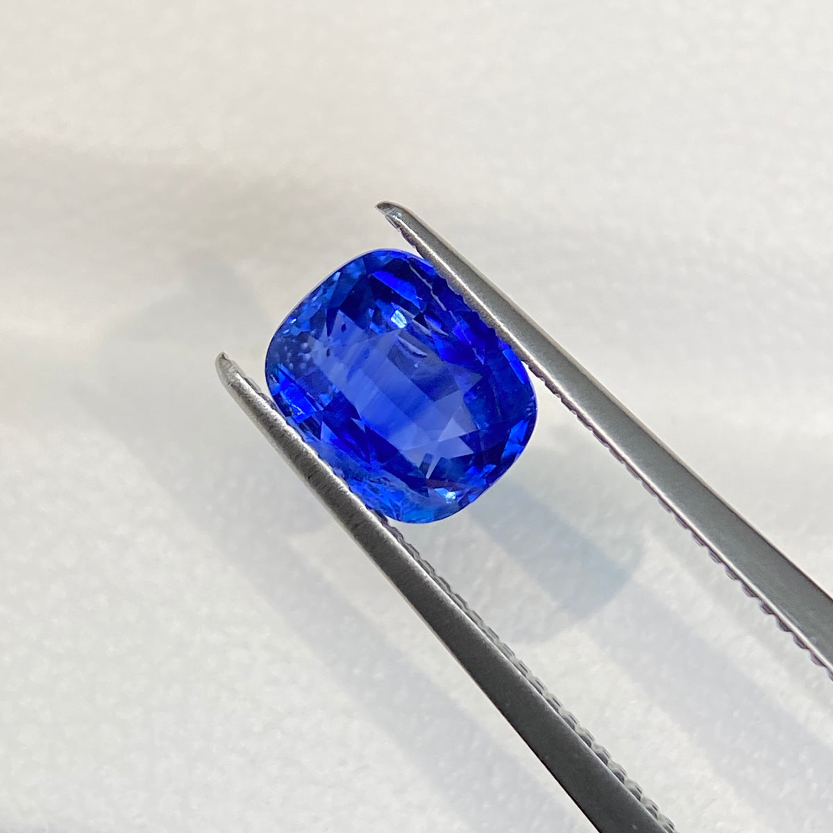 1.78ct 轻微丝绒感 矢车菊蓝宝石 有包裹体 瑕不掩瑜 颜色好
