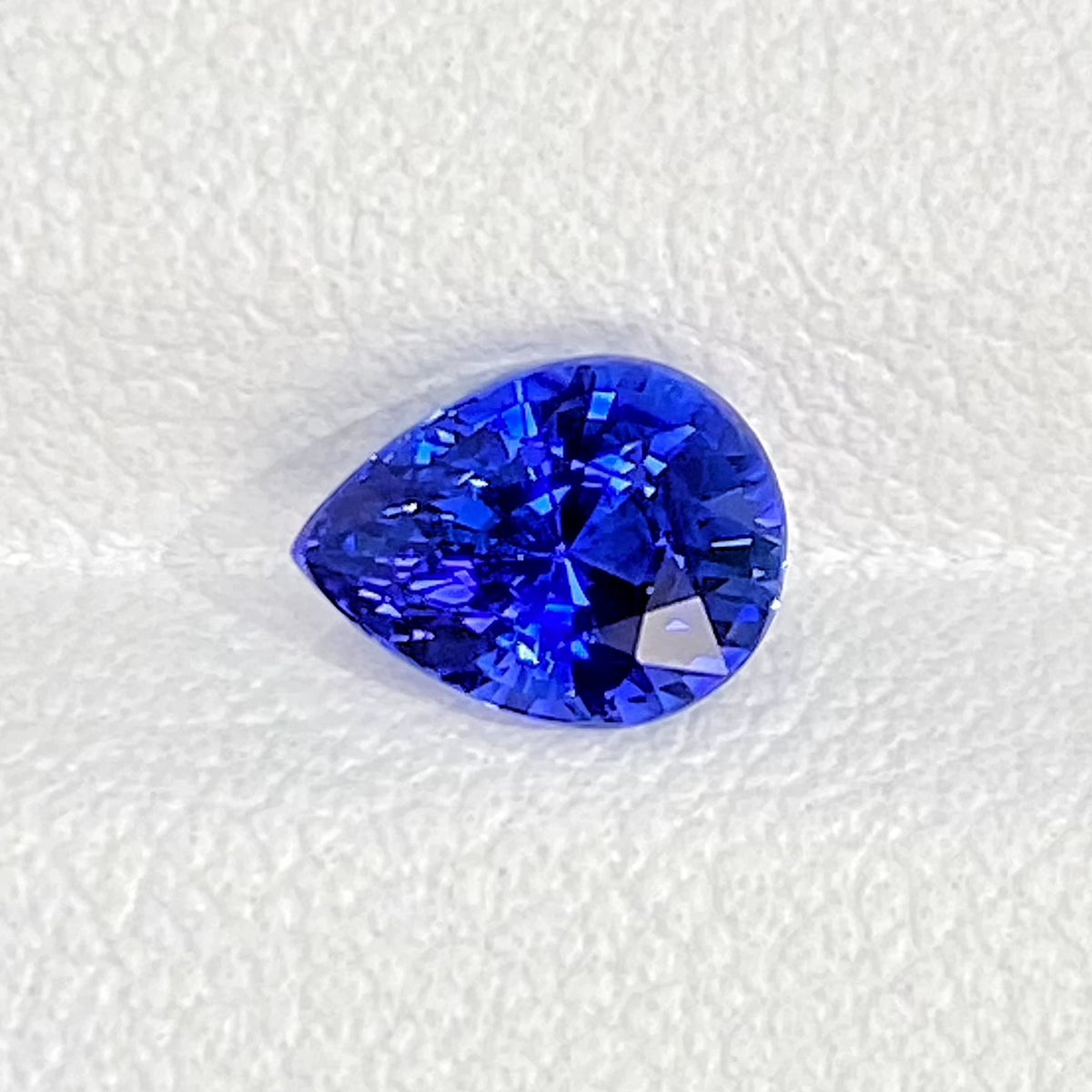 1.27ct 吉尔德VB评级皇家蓝蓝宝石｜精致切割｜肉眼干净火彩闪亮