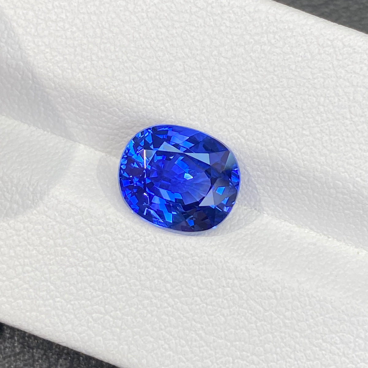 3.74ct 矢车菊 天然蓝宝石 干净通透 GUILD认证
