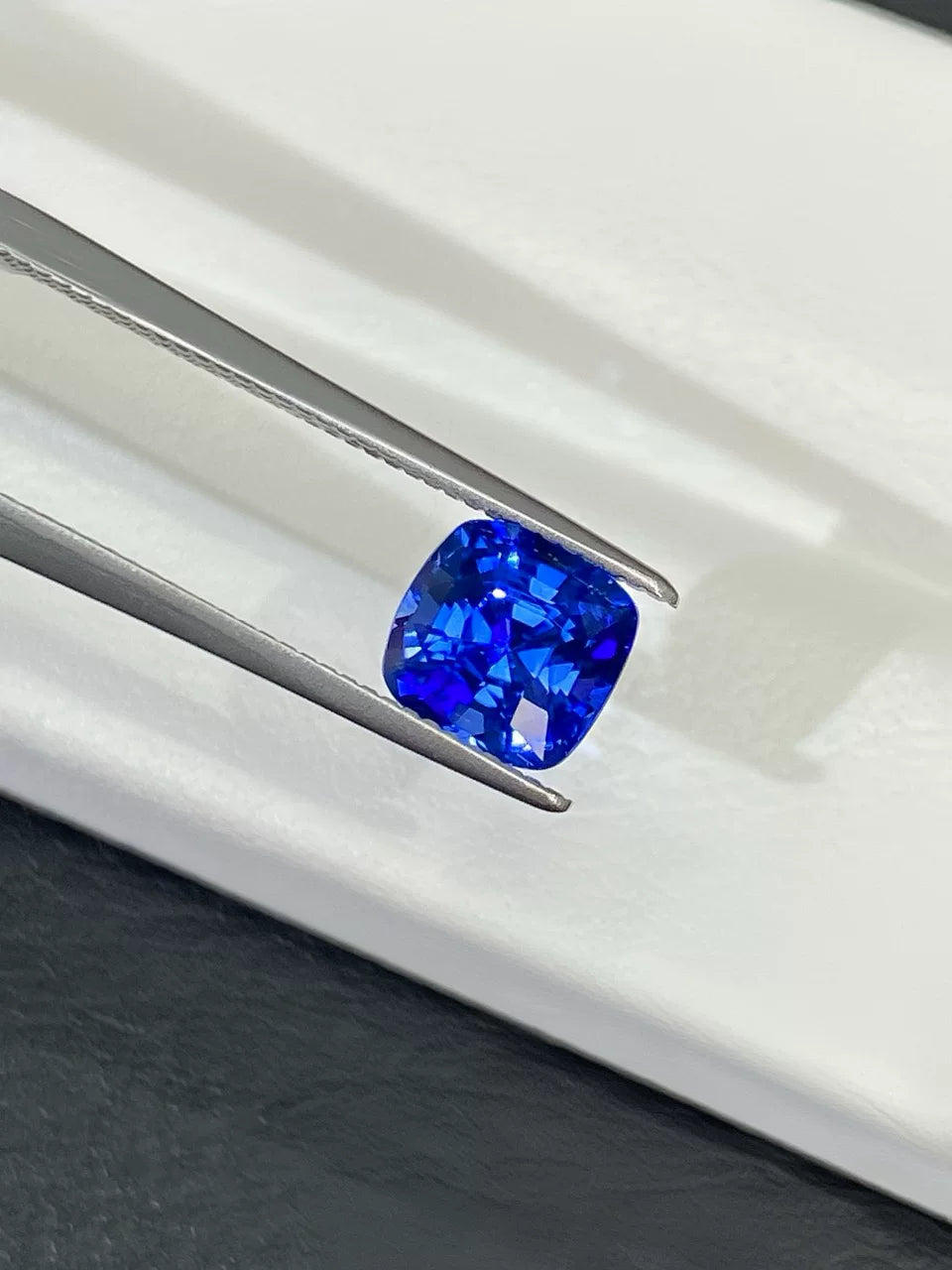 1.38ct 方形天然皇家蓝蓝宝石裸石 吉尔德VB评级