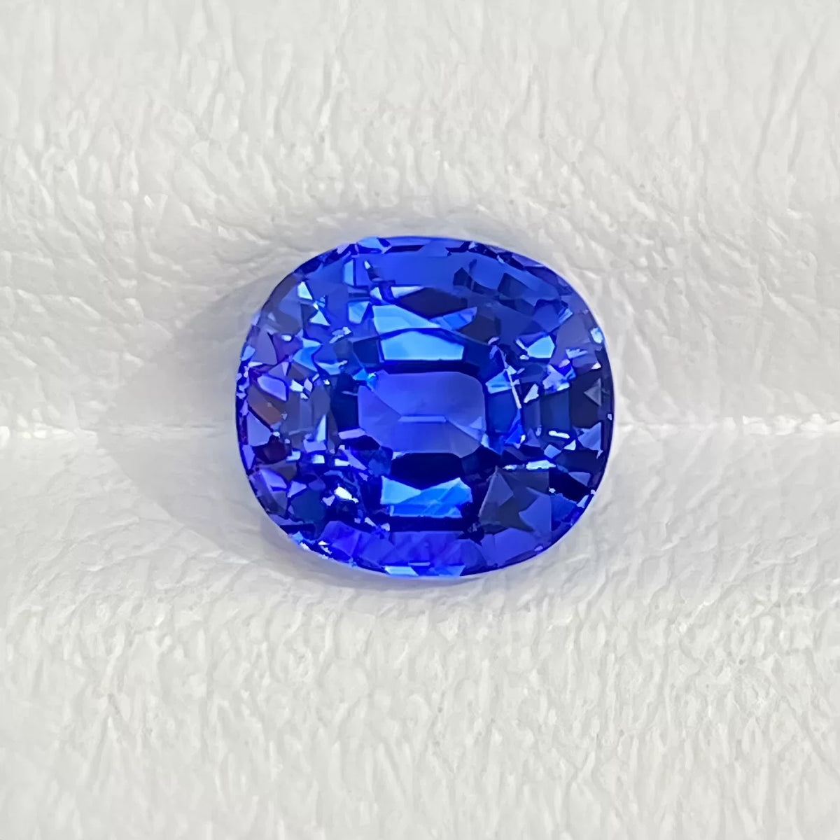 2.02ct 圆形天然矢车菊天然蓝宝石裸石 VB评级