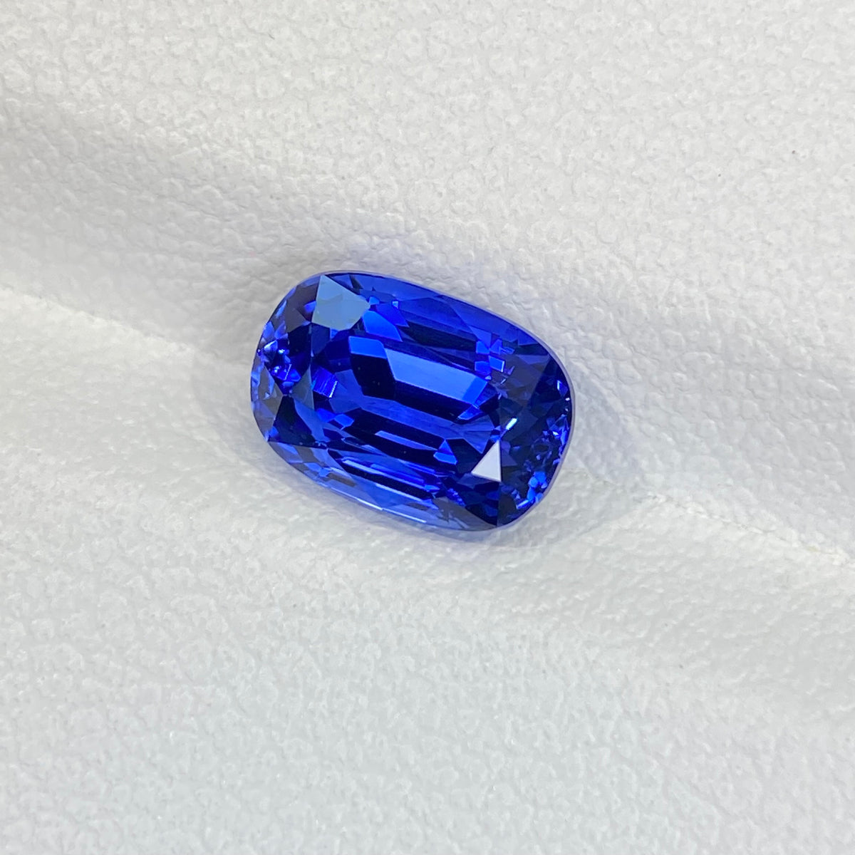 2.35ct 枕形 矢车菊 天然蓝宝石裸石 GUILD认证