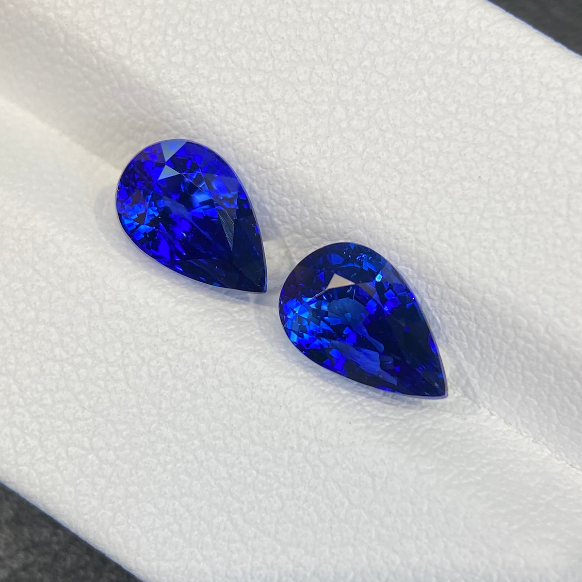 4.27ct/2颗总重 2ct+2ct 水滴形配对皇家蓝蓝宝石 耳坠耳钉裸石