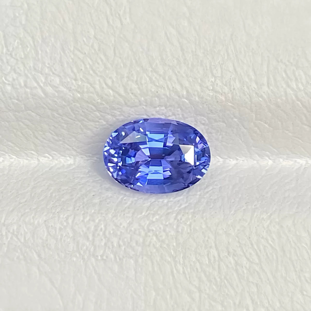 1.02ct 椭圆形天然冰川蓝蓝宝石裸石