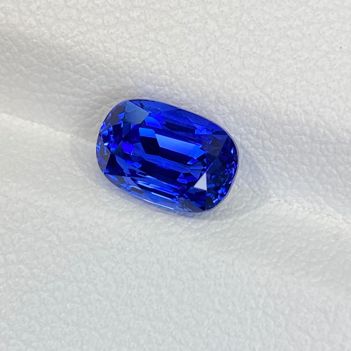 2.35ct 枕形 矢车菊 天然蓝宝石裸石 GUILD认证