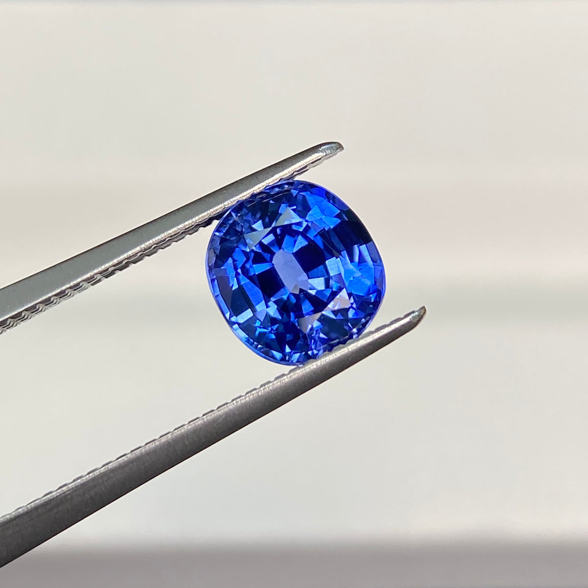 1.85ct 枕形 椭圆形 矢车菊 天然蓝宝石裸石 GUILD认证