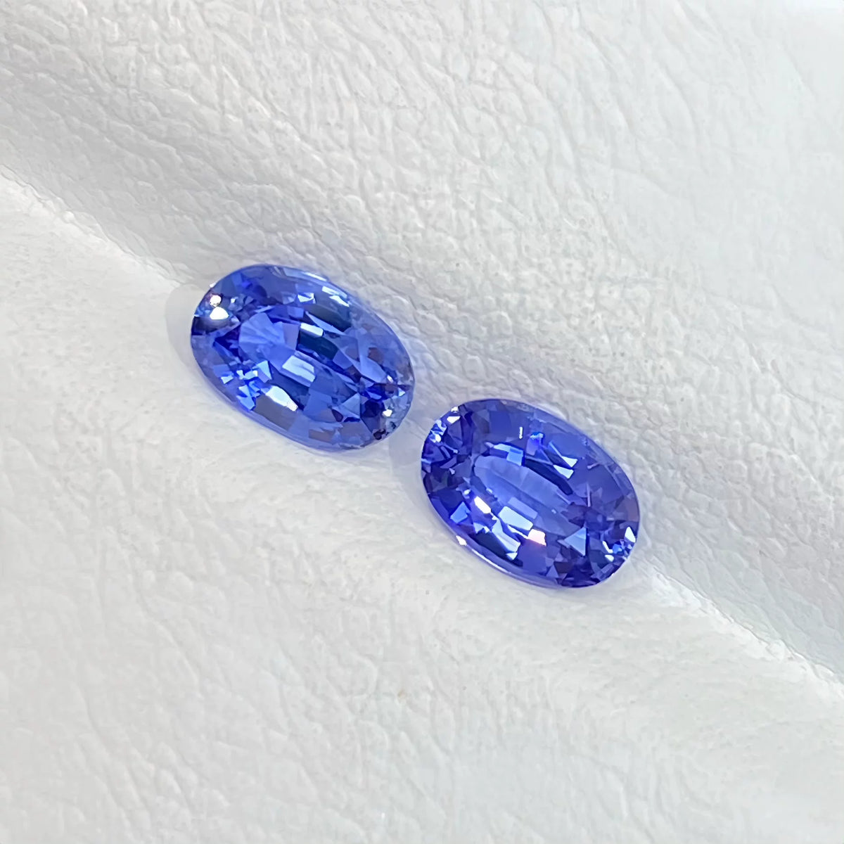 0.68+0.60ct 天然矢车菊蓝宝石裸石一对