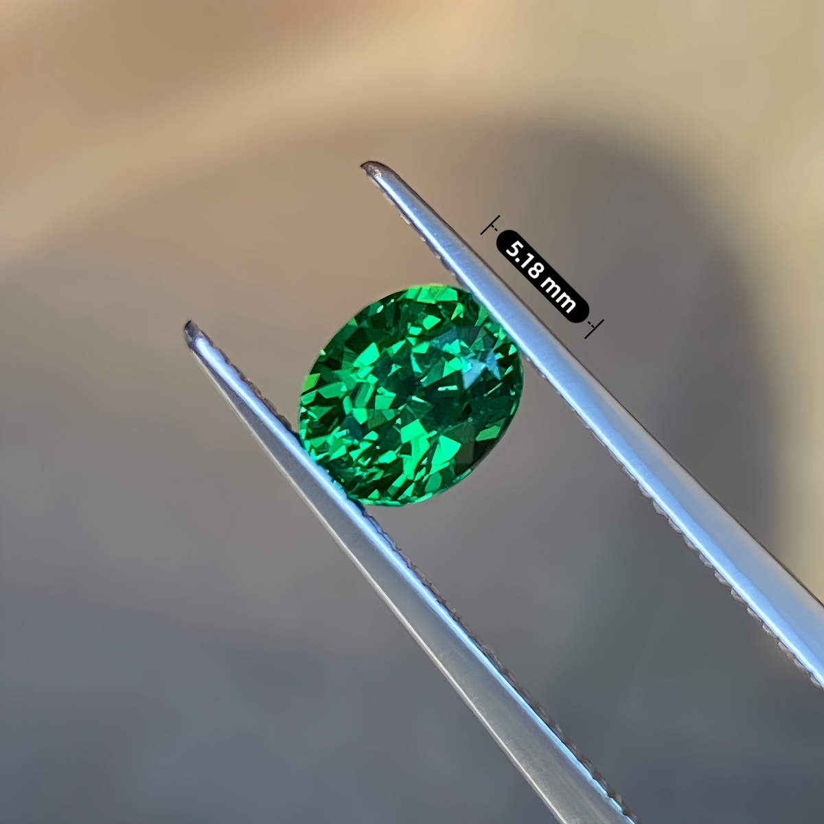 1.06ct 顶色沙弗莱天然沙弗莱裸石 色标级卡扎尼色