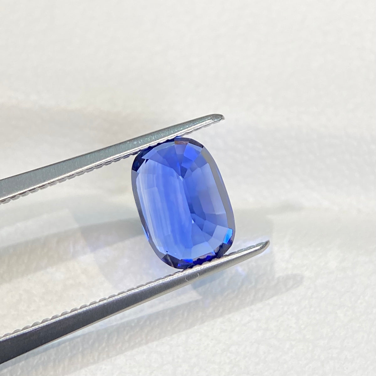 2.35ct 枕形 矢车菊 天然蓝宝石裸石 GUILD认证