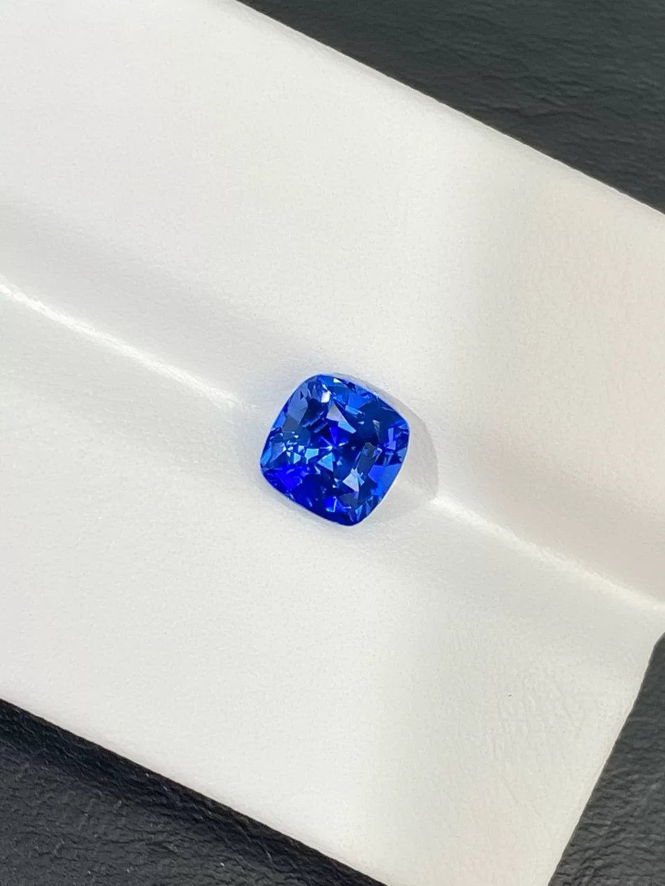 1.38ct 方形天然皇家蓝蓝宝石裸石 吉尔德VB评级