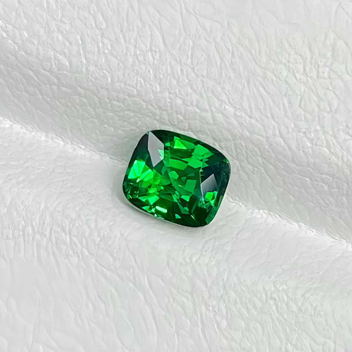 0.99ct 色标级 顶色卡扎尼色天然沙弗莱裸石 满火彩