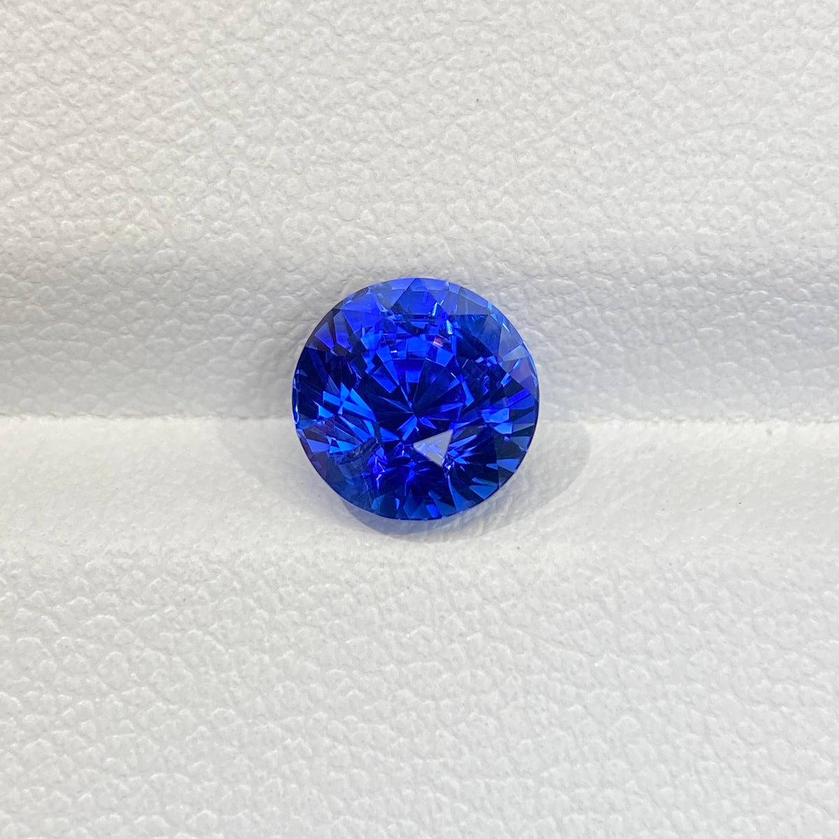 2.18ct 正圆形 皇家蓝 天然蓝宝石 GUILD认证