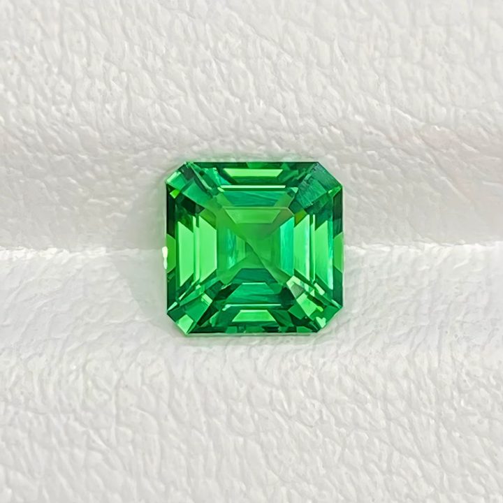 1.05ct 天然沙弗莱裸石 绿色宝石 明亮绿 纯净