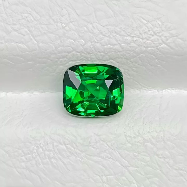0.99ct 色标级 顶色卡扎尼色天然沙弗莱裸石 满火彩